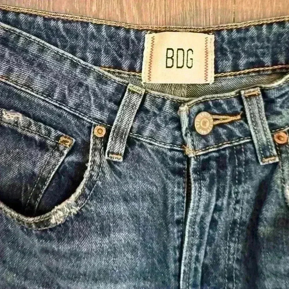 Urban Outfitters BDG tappered baggy jeans distressed  style OB1683753 Size 27 - Picture 5 of 11